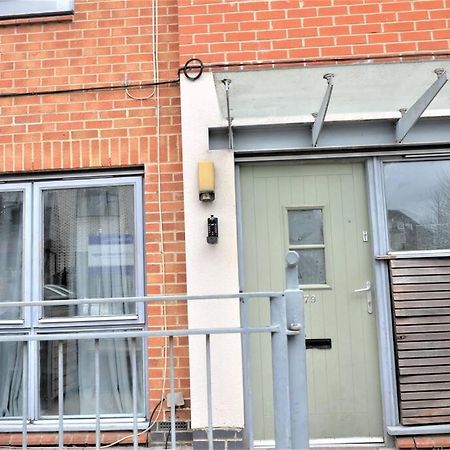 London 4 Bedroom House Exterior foto